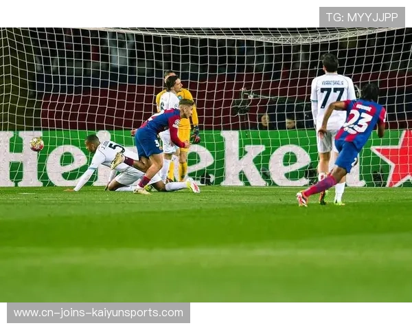 巴萨防线漏洞百出,布鲁日疯狂进攻逼平巴萨 巴萨防线漏洞百出,布鲁日疯狂进攻逼平巴萨