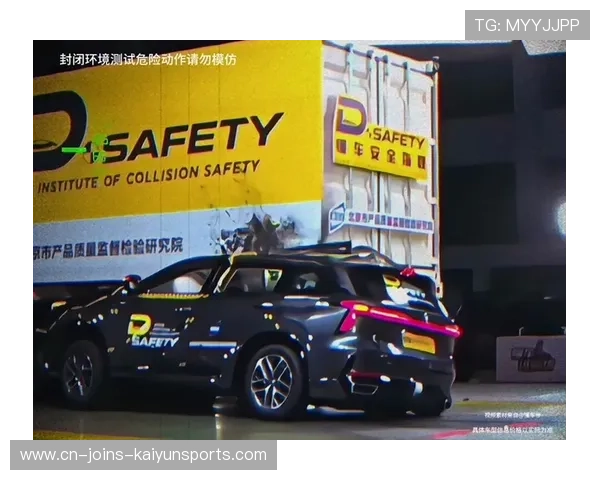 赛车激情与细节控：一次追尾前的低头调整