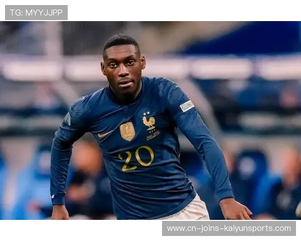 巴黎形成高压式推进,穆阿尼吸引多重防守 巴黎形成高压式推进,穆阿尼吸引多重防守