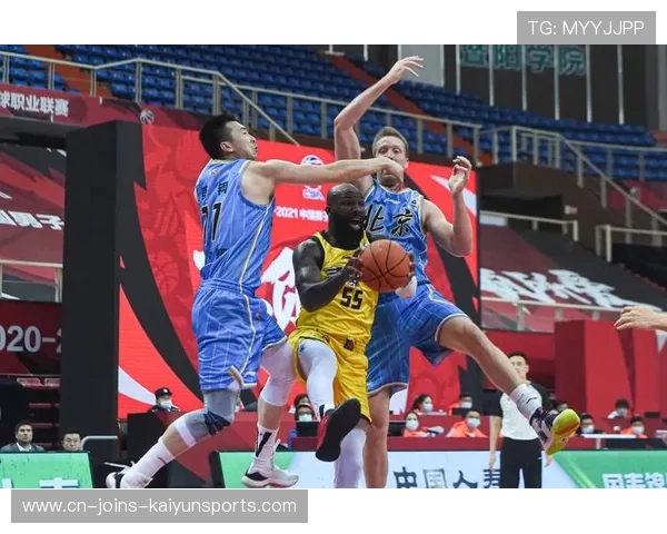 CBA北京外线突分配合顺畅完成制胜上篮 CBA北京外线突分配合顺畅完成制胜上篮