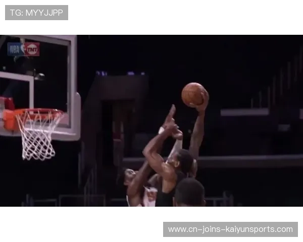 UFC冠军挑战赛硝烟四起：荣耀之战即将爆发，谁能问鼎巅峰？