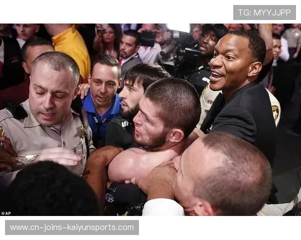 UFC 新星打出连环拳 UFC 新星打出连环拳