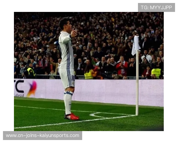 卡塞米罗关键铲断避免丢球：一瞬间的英雄主义，展现冠军心态