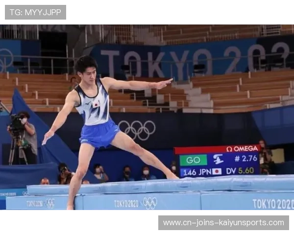 国际体操赛场惊艳动作满分，裁判集体起立